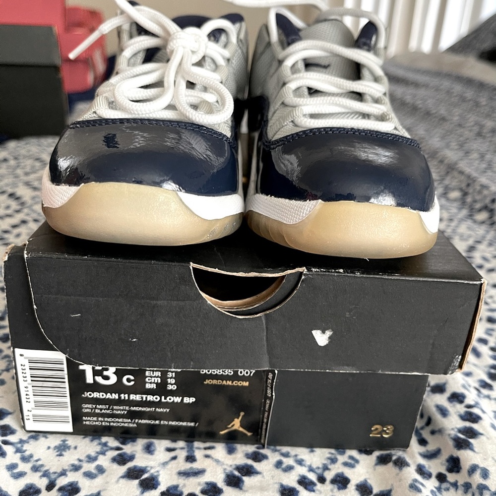 Jordan 11 retro low Sz - 13 c
